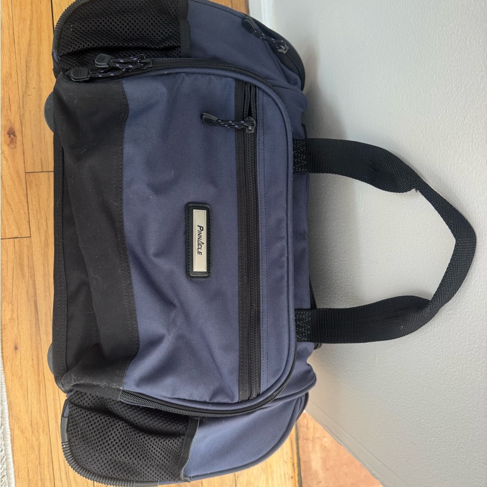 Pinnacle Men's duffle bag